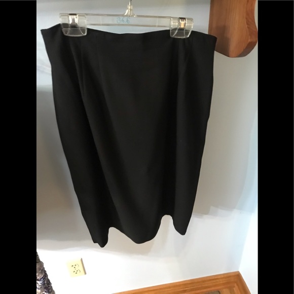 Dresses & Skirts - Very Nice Black Skirt. Size 10 great shape!